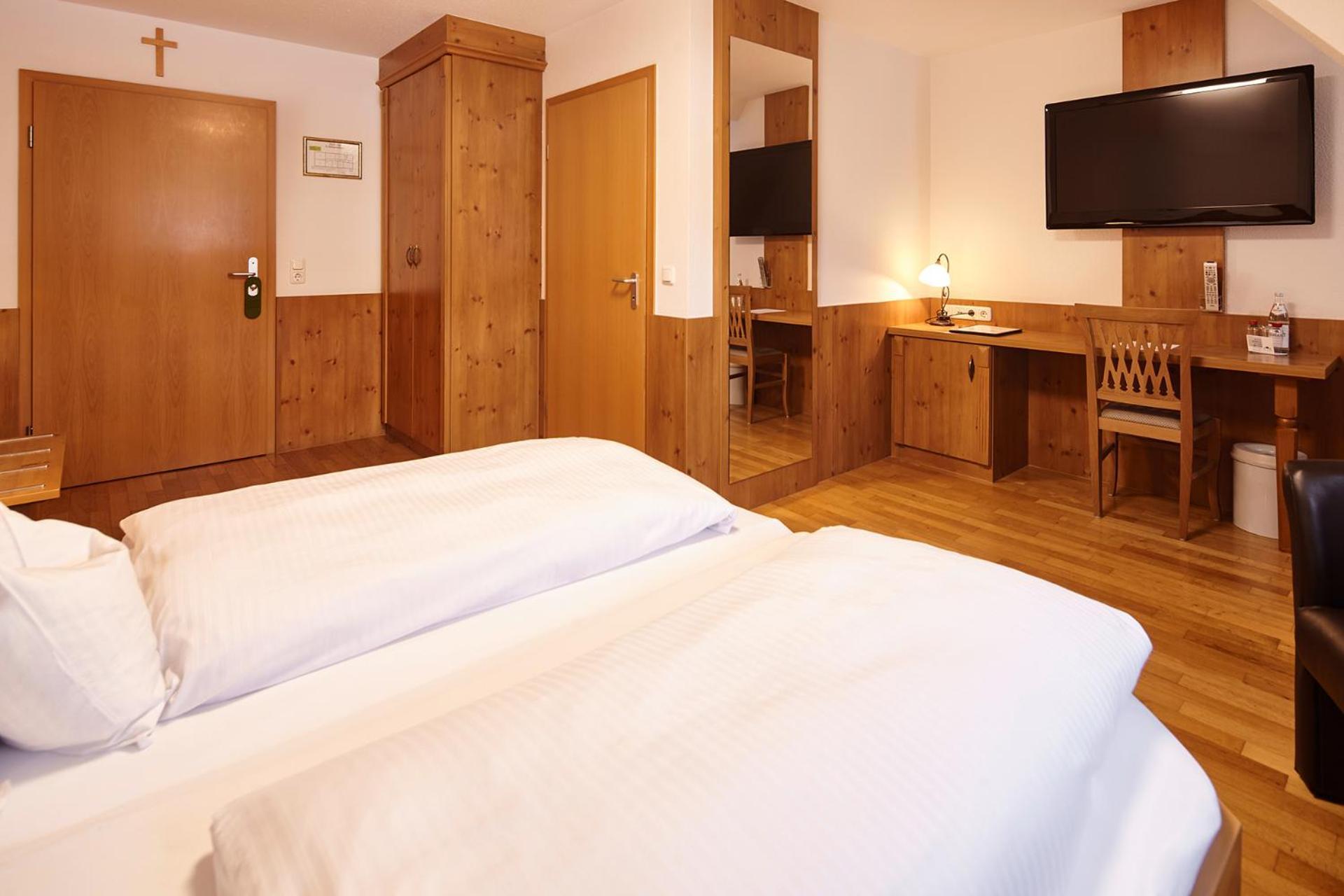 Hotel Zu Den Drei Kronen 3*