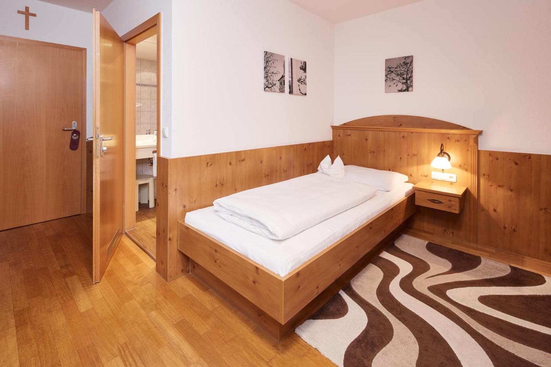 Zu Den Drei Kronen Hotel
